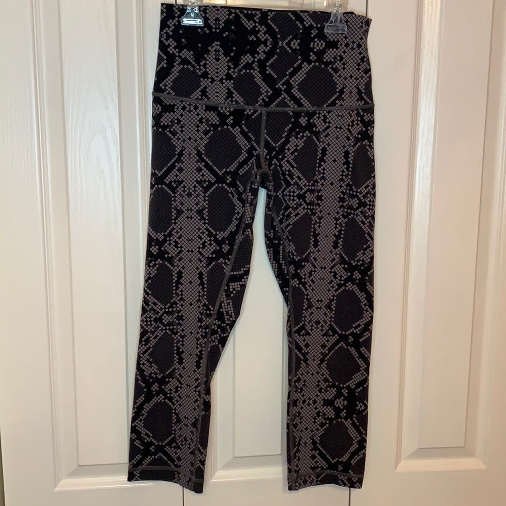 Lululemon snakeskin crop leggings